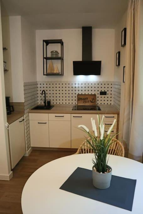 Emily'S Deichbude In Einer Historischen Villa In Dornumersiel Exteriör bild