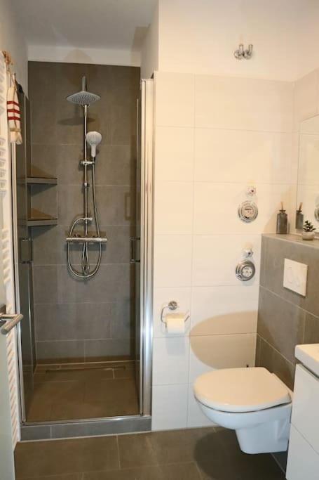 Emily'S Deichbude In Einer Historischen Villa In Dornumersiel Exteriör bild